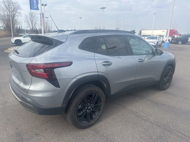 Used 2025 Chevrolet Trax ACTIV w/ Sunroof Package image 4