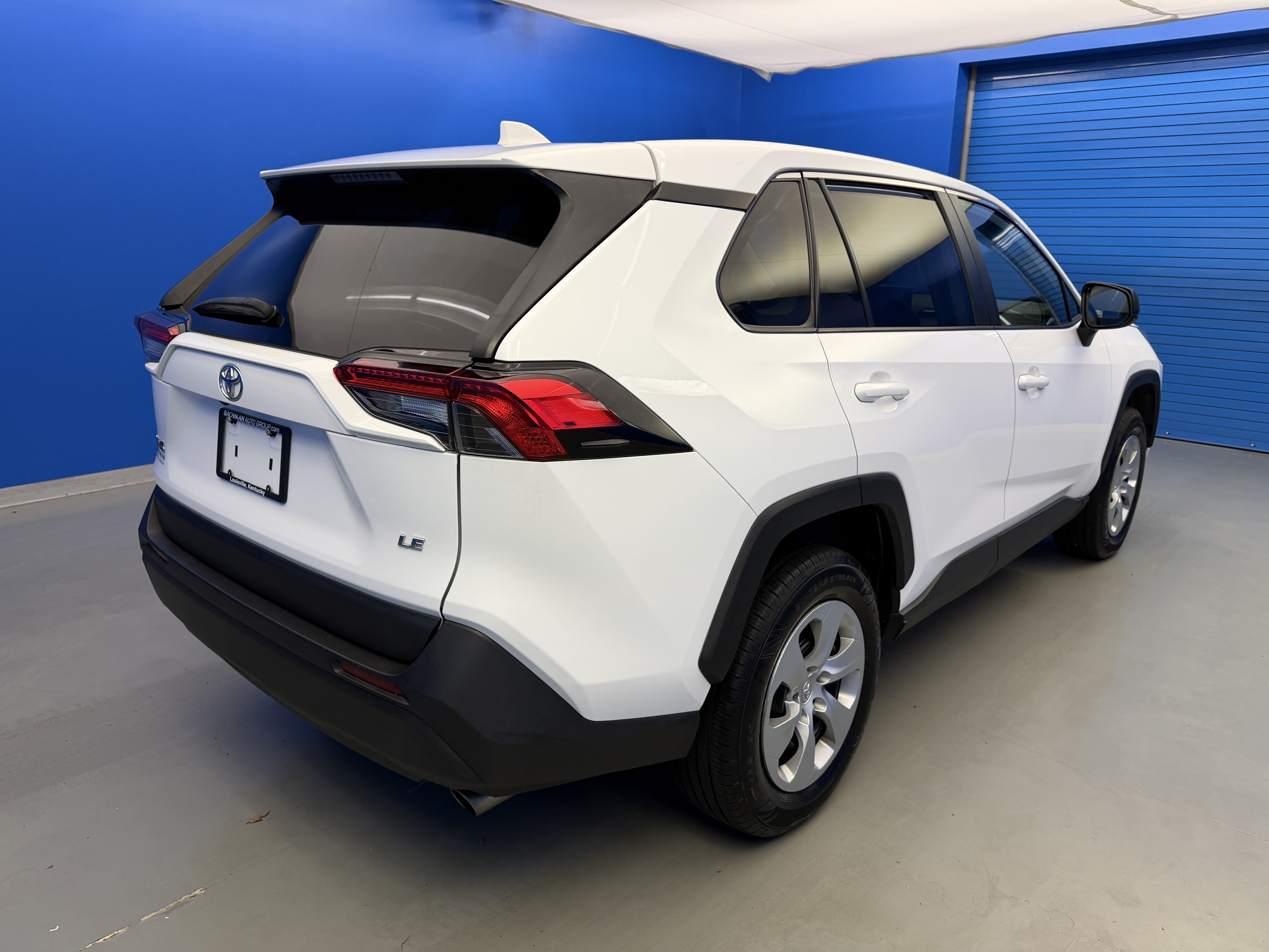 Used 2022 Toyota RAV4 LE FWD image 7