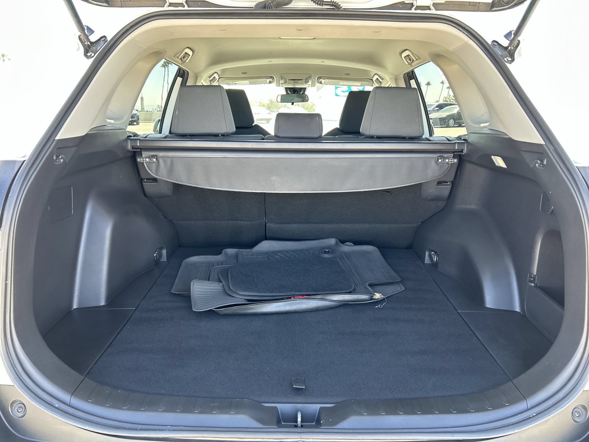 Used 2025 Toyota RAV4 XLE FWD image 20