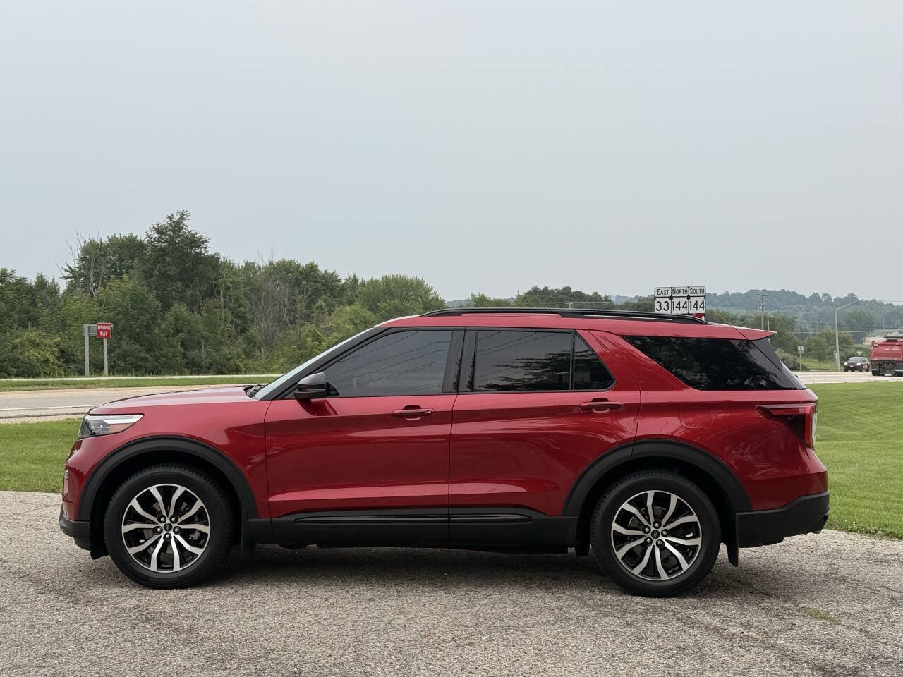 Used 2020 Ford Explorer ST w/ Premium Technology Package AWD/4WD image 2