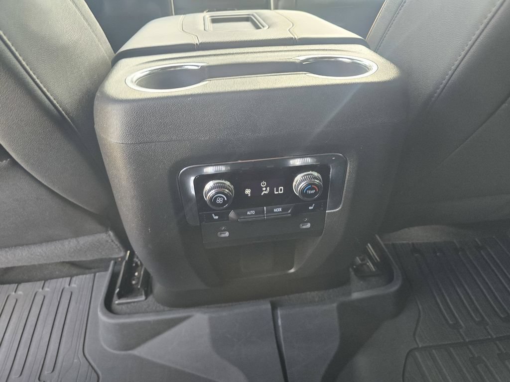 Used 2024 GMC Yukon AT4 w/ Technology Package AWD/4WD image 16