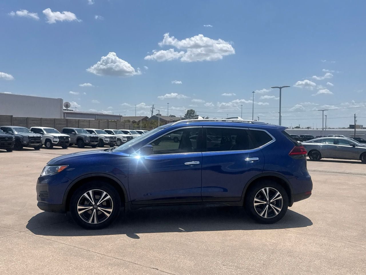 Used 2019 Nissan Rogue SV w/ Sun & Sound Touring Package FWD image 12
