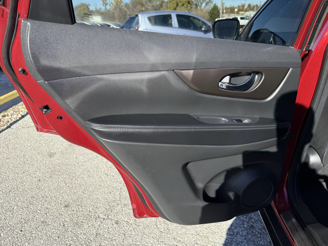 Used 2014 Nissan Rogue SV w/ SV Premium Package image 14