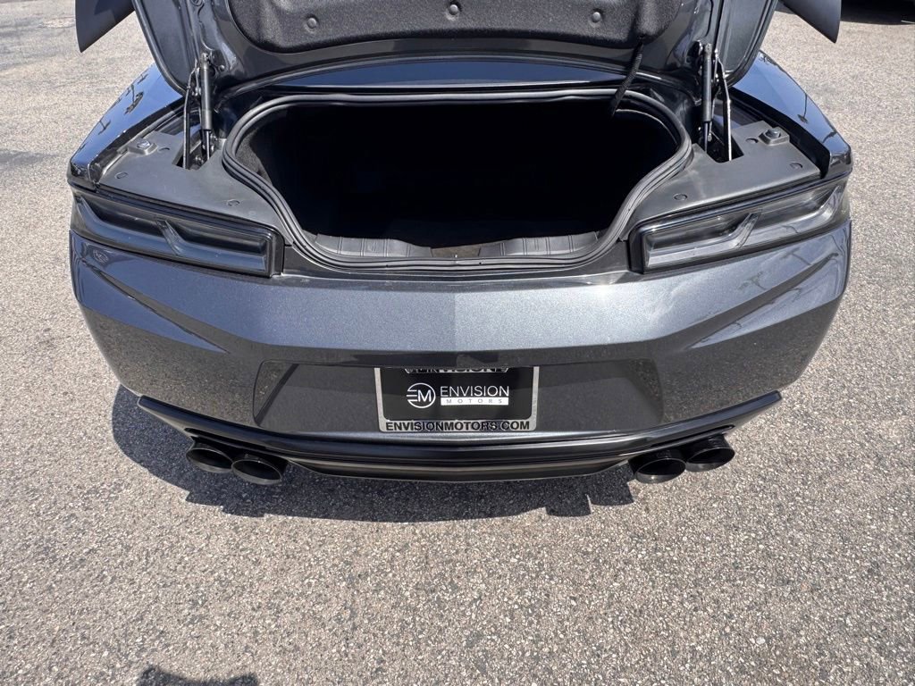 Used 2018 Chevrolet Camaro SS RWD image 13