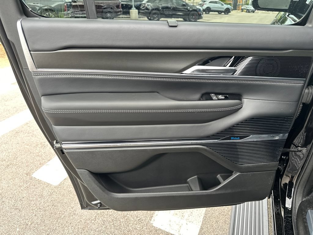 New 2026 Jeep Grand Wagoneer L Summit AWD/4WD image 32