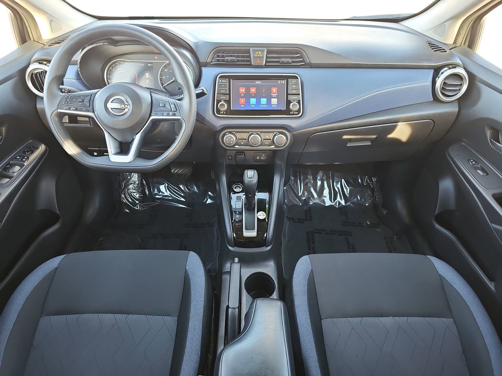 Used 2023 Nissan Versa SV image 9