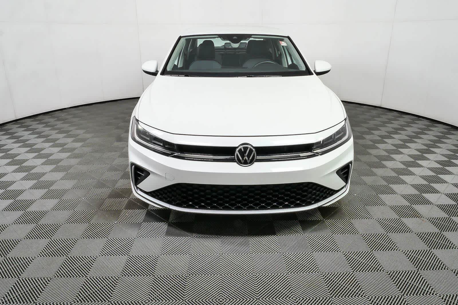 Certified 2025 Volkswagen Jetta SE FWD image 32