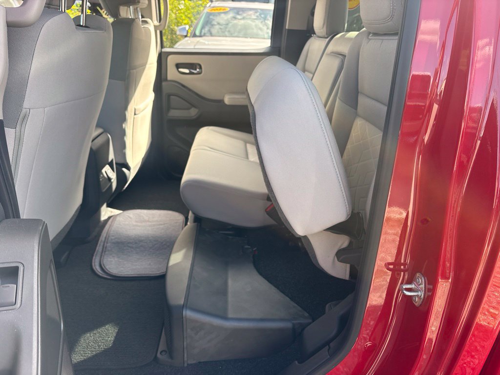 Used 2025 Nissan Frontier SV w/ SV Convenience Package RWD image 14