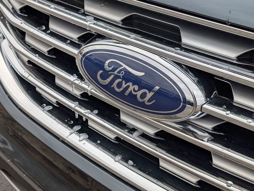 Used 2023 Ford Edge Titanium image 11