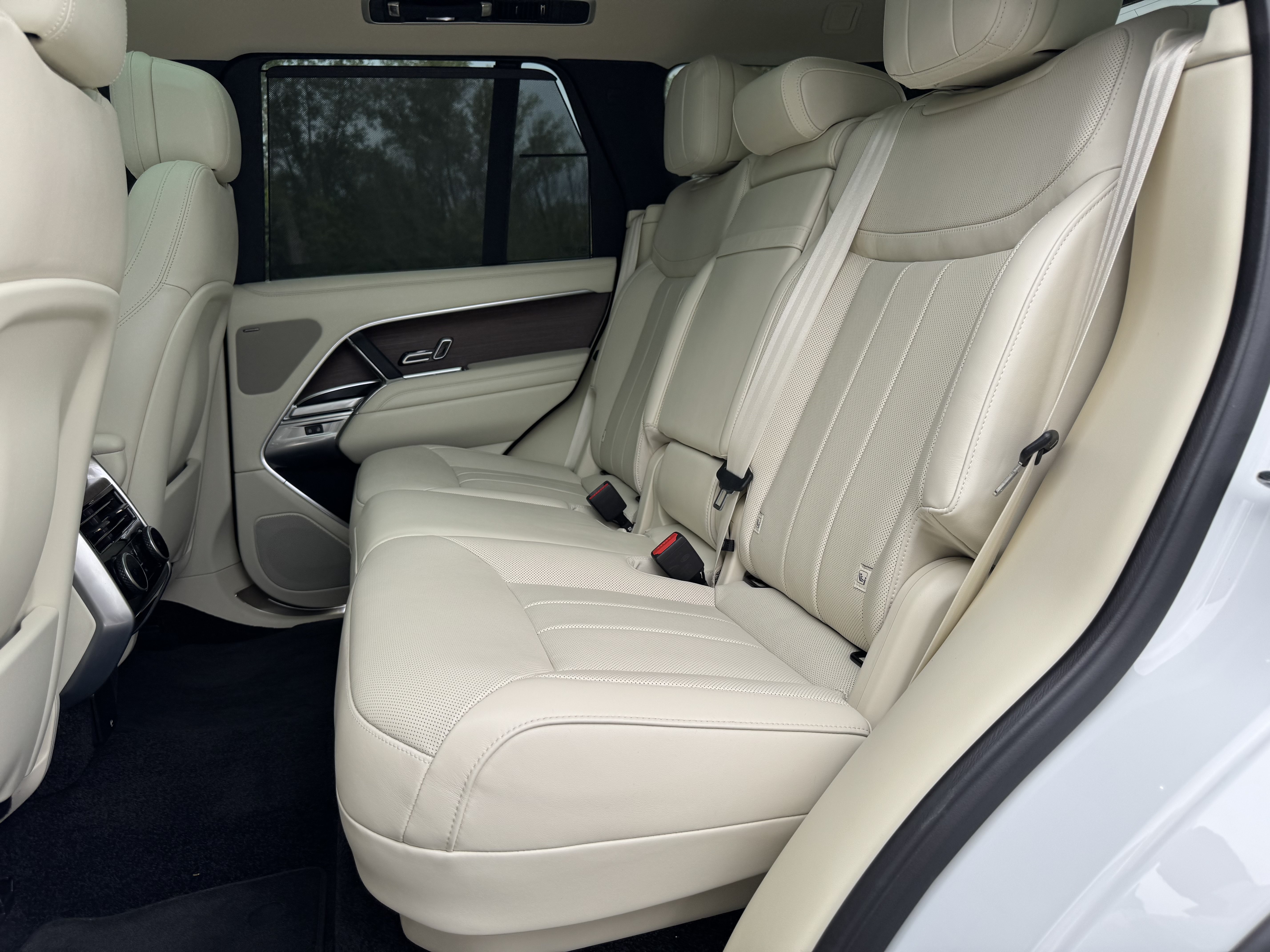 Certified 2025 Land Rover Range Rover SE AWD/4WD image 27
