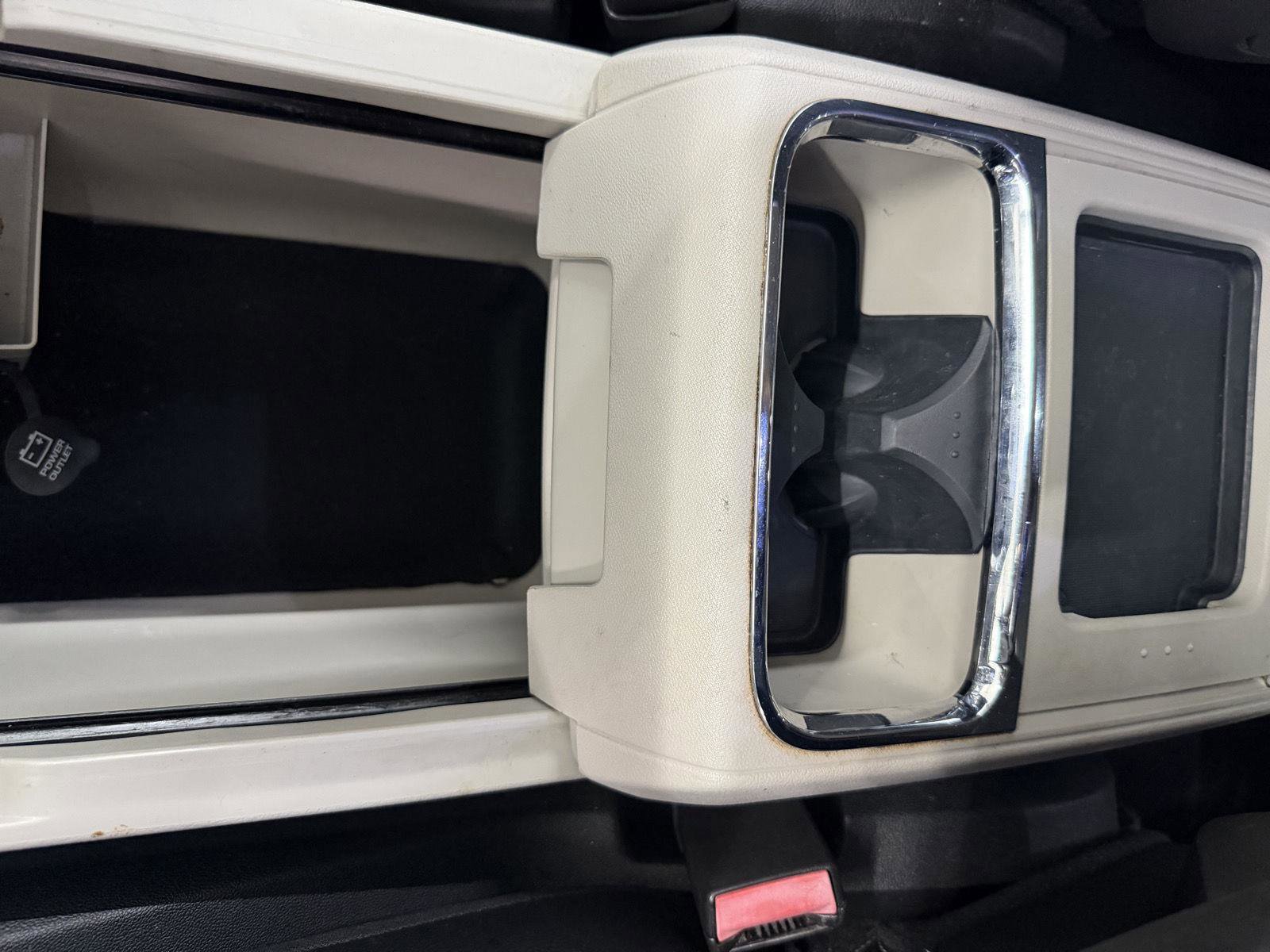 Used 2015 Chrysler Town & Country Touring FWD image 21