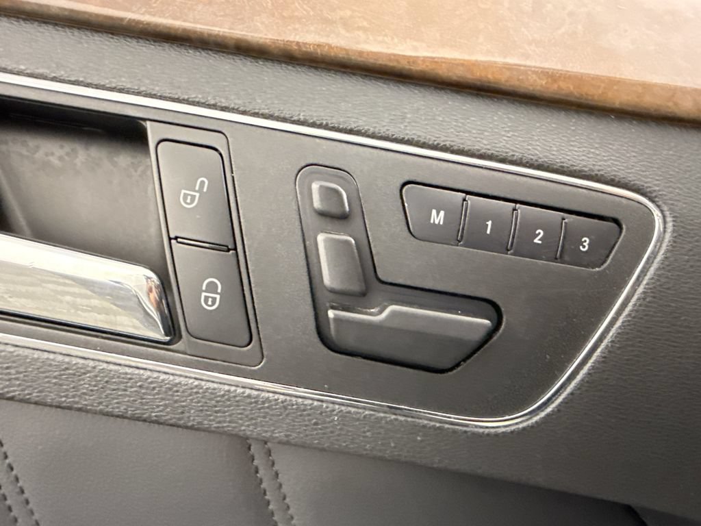 Used 2010 Mercedes-Benz E 550 Sedan image 24