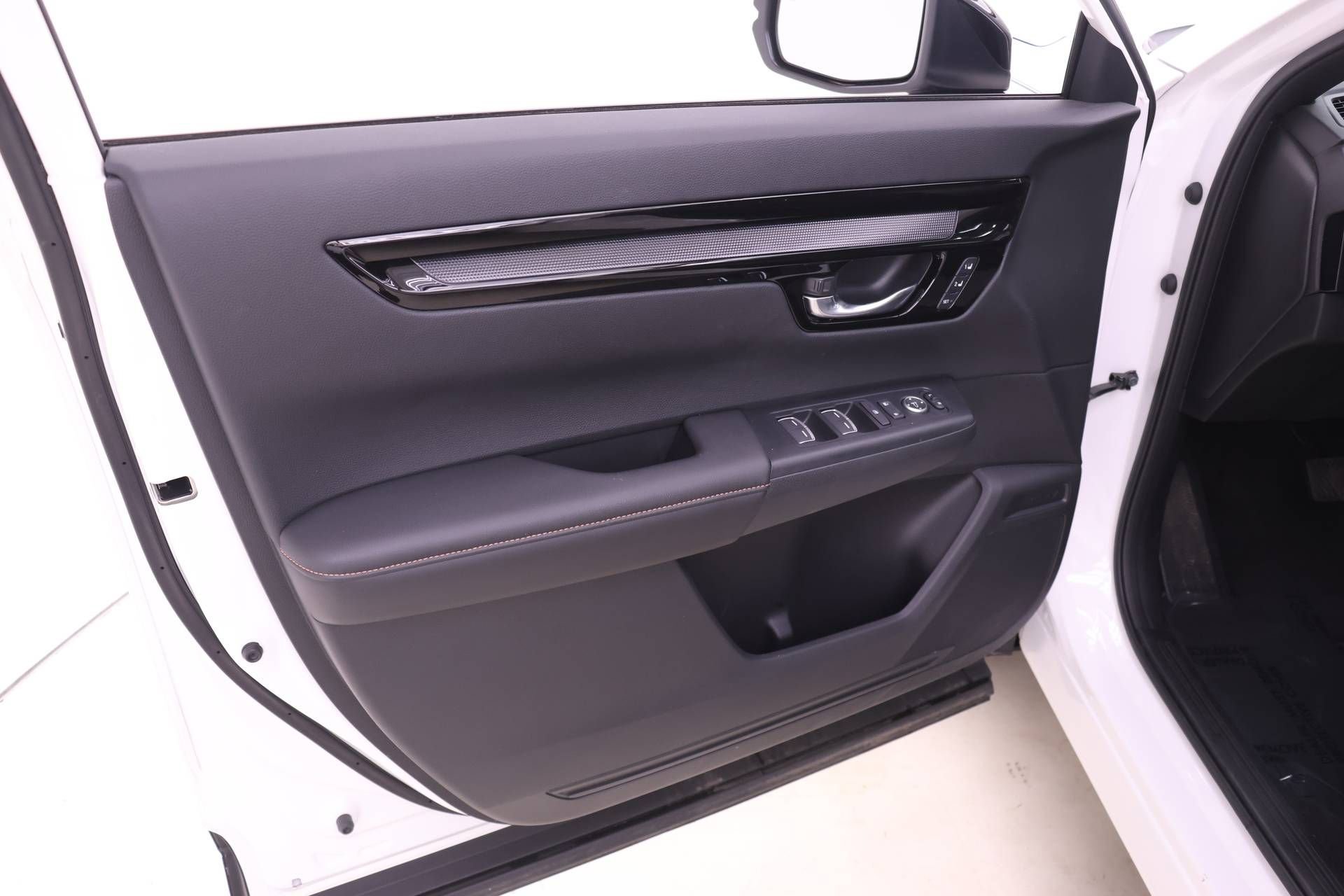 Certified 2025 Honda CR-V Sport Touring image 9
