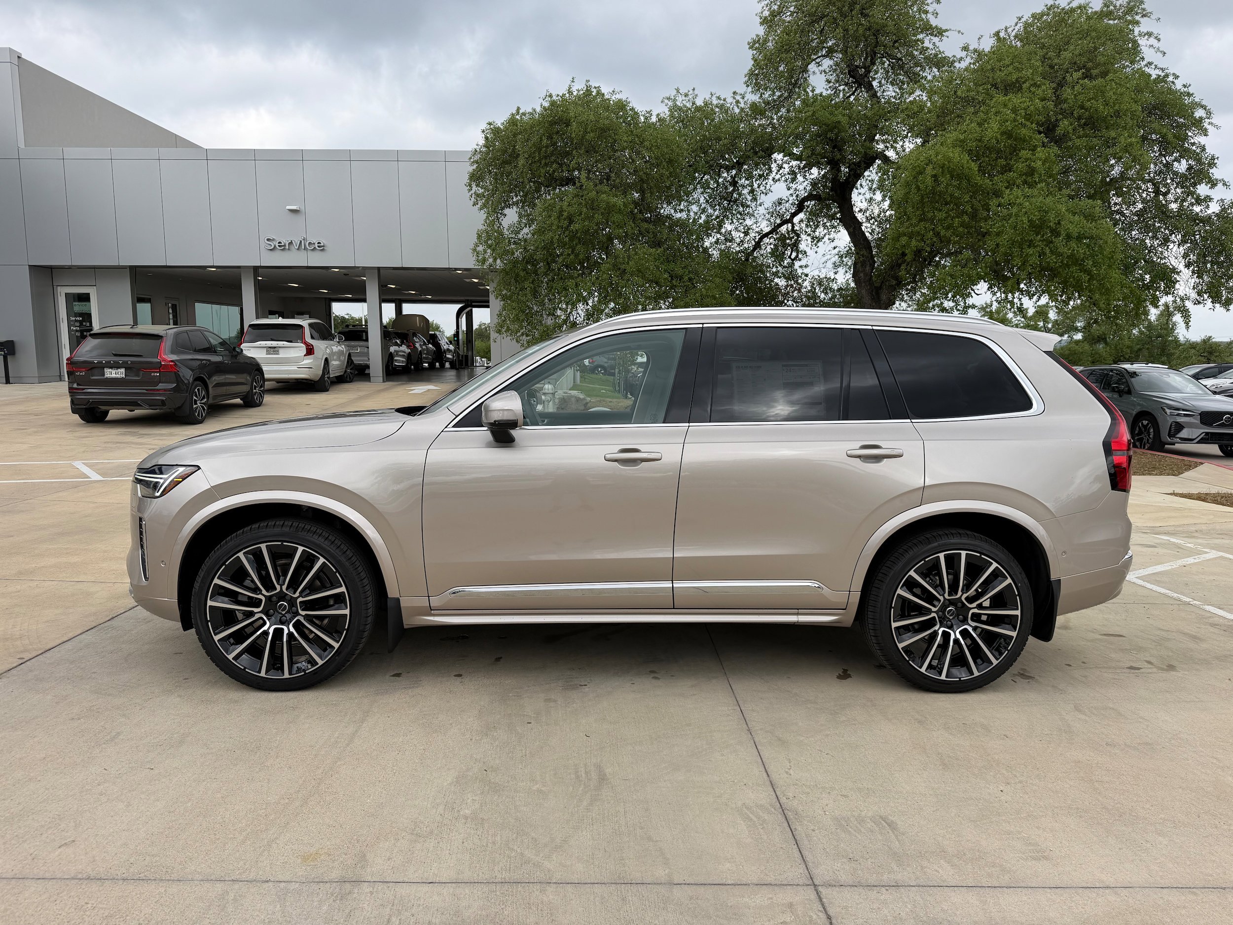 New 2026 Volvo XC90 B5 Ultra w/ Lounge Package AWD/4WD image 3