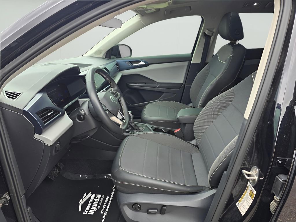 Used 2023 Volkswagen Taos SE w/ Panoramic Sunroof Package FWD image 28