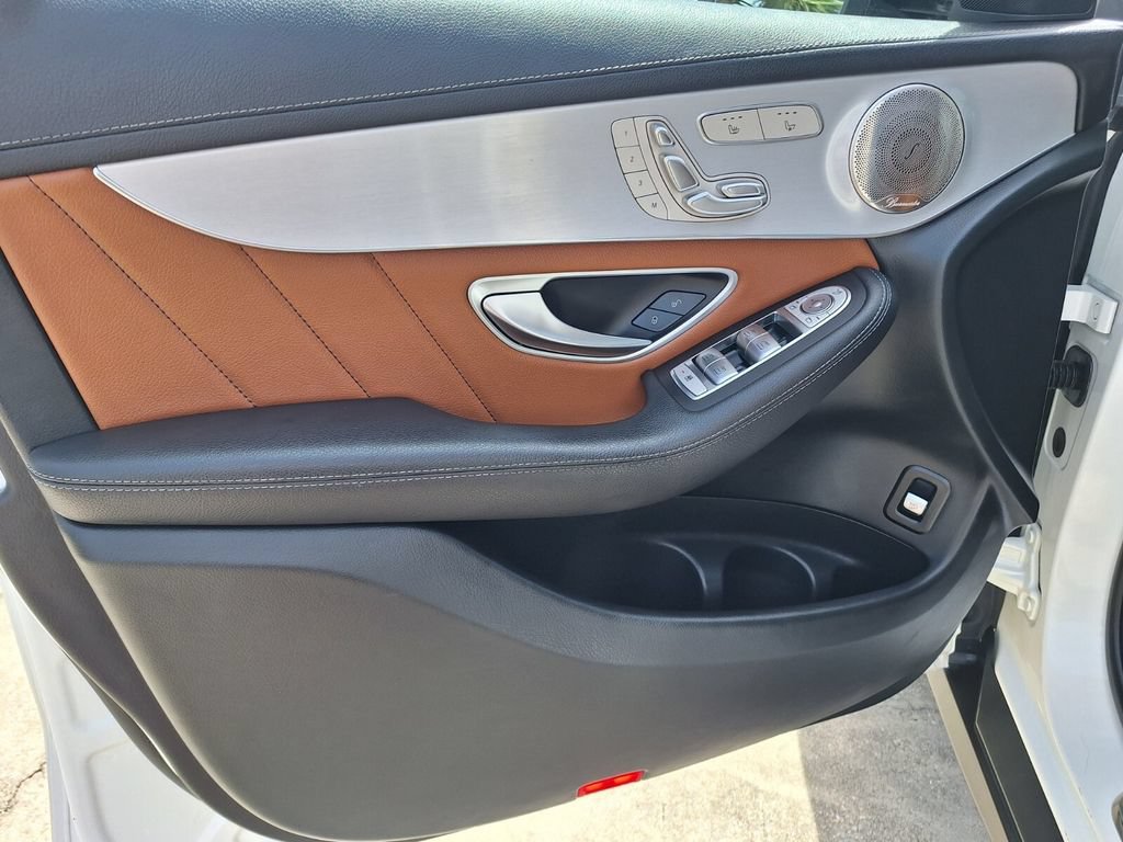 Used 2023 Mercedes-Benz GLC 300 4MATIC Coupe image 30