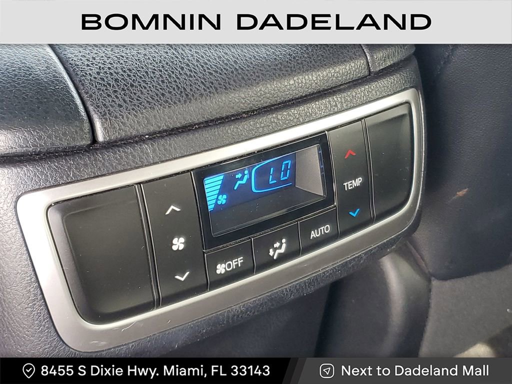 Used 2017 Toyota Highlander SE image 12