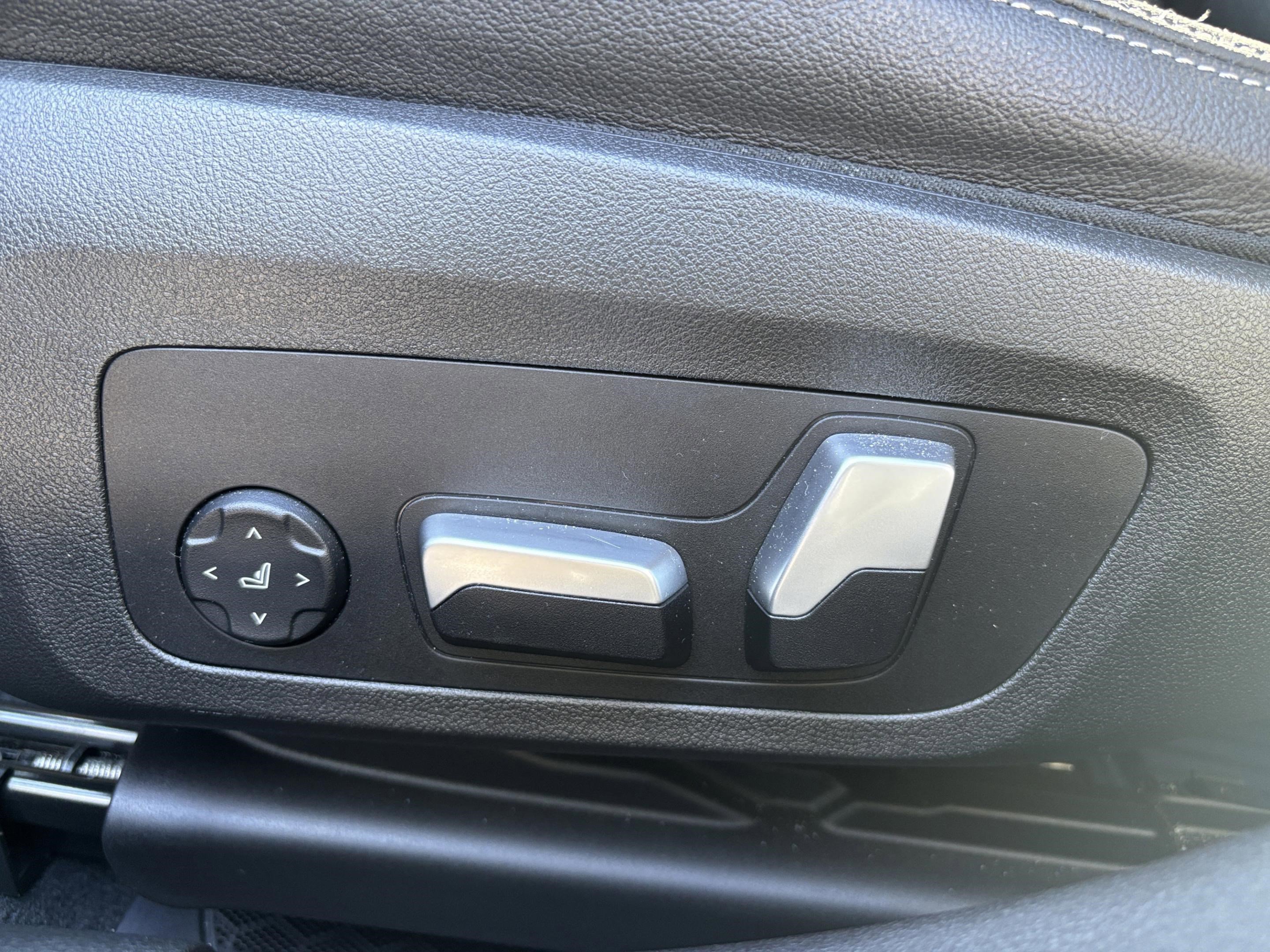 Used 2023 BMW 330i Sedan w/ M Sport Package image 19