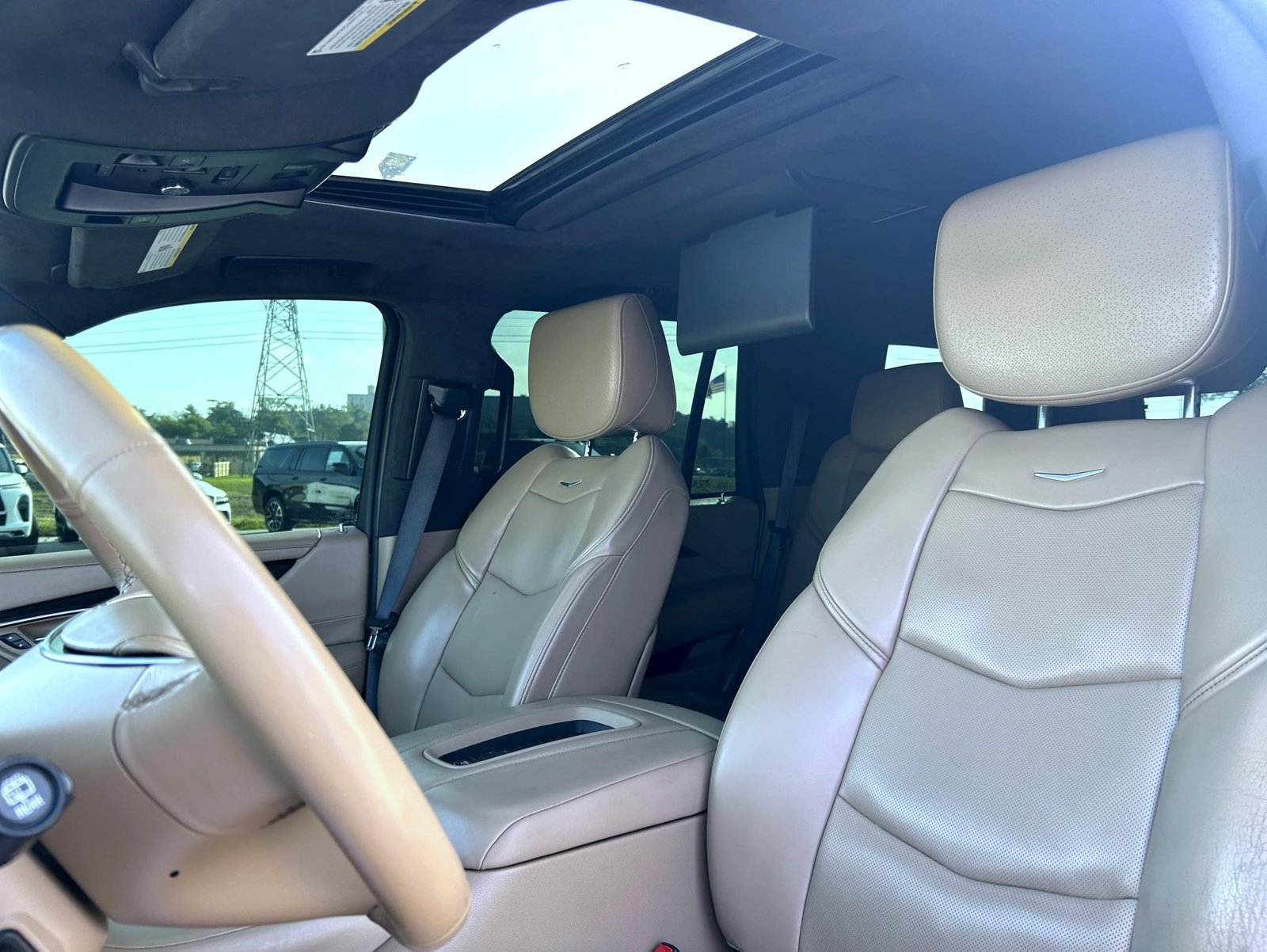 Used 2019 Cadillac Escalade Platinum AWD/4WD image 17