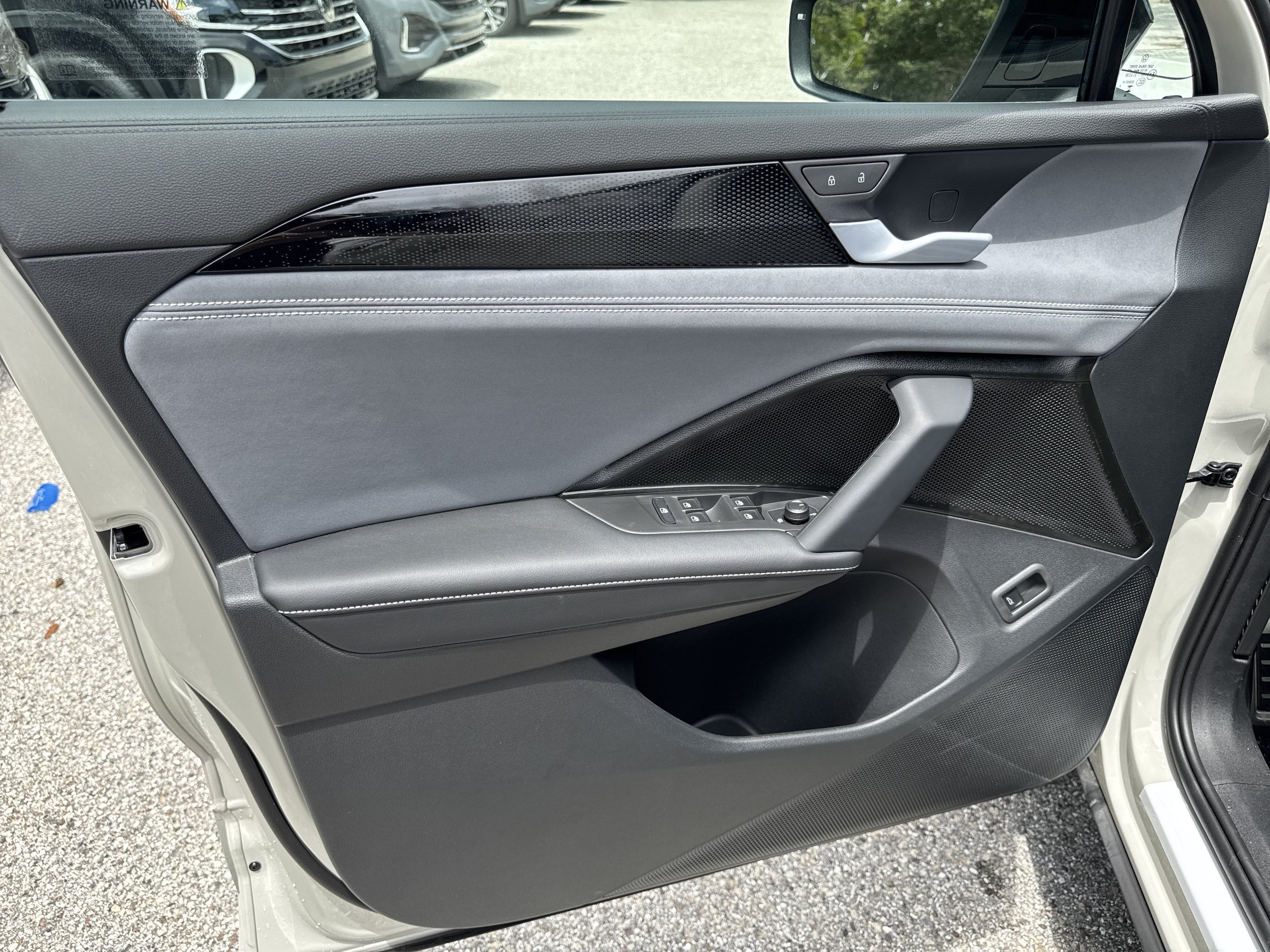 New 2026 Volkswagen Tiguan SE R-Line FWD image 24