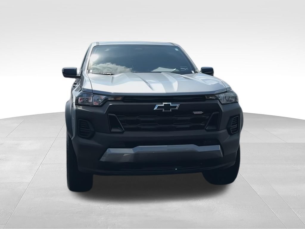 Used 2024 Chevrolet Colorado Trail Boss w/ Advanced Trailering Package AWD/4WD image 3