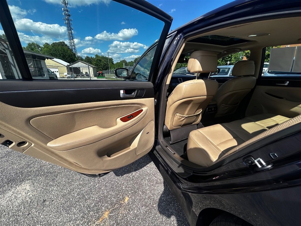 Used 2012 Hyundai Genesis 4.6 RWD image 24