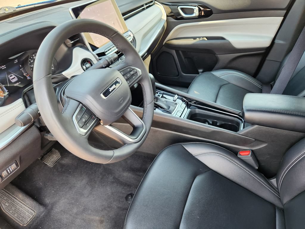 Used 2025 Jeep Compass Limited AWD/4WD image 7