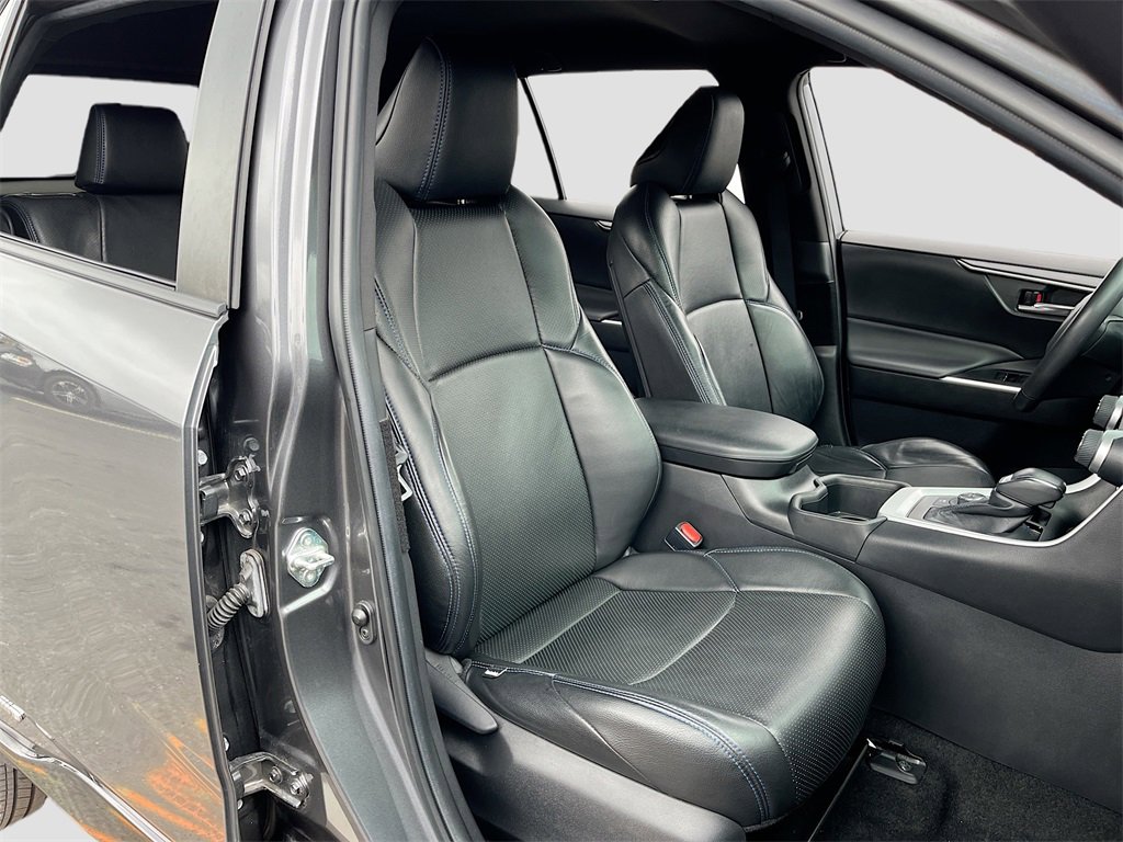Used 2022 Toyota RAV4 SE image 25