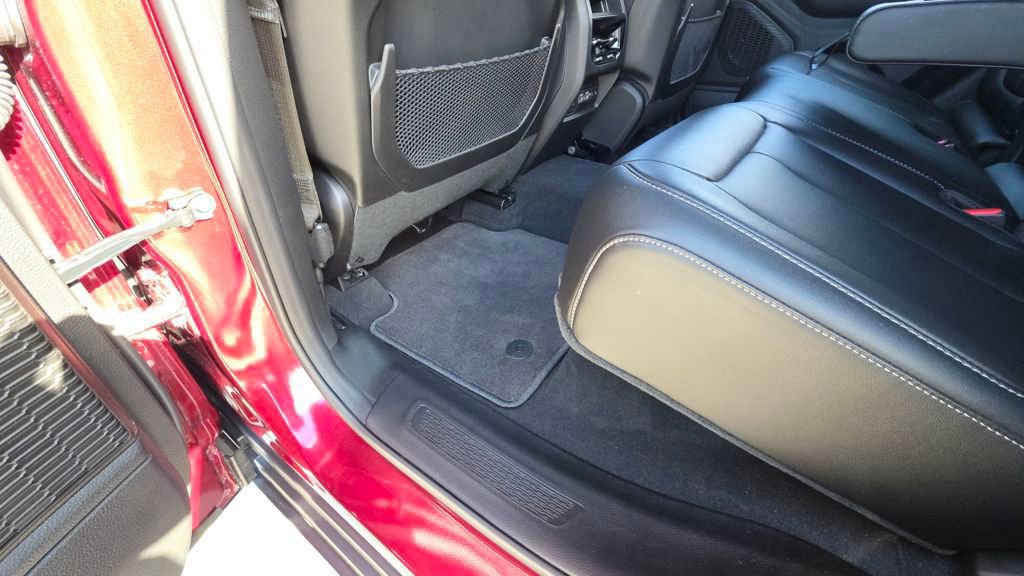 Used 2025 Jeep Grand Cherokee Limited w/ Black Appearance Package image 20