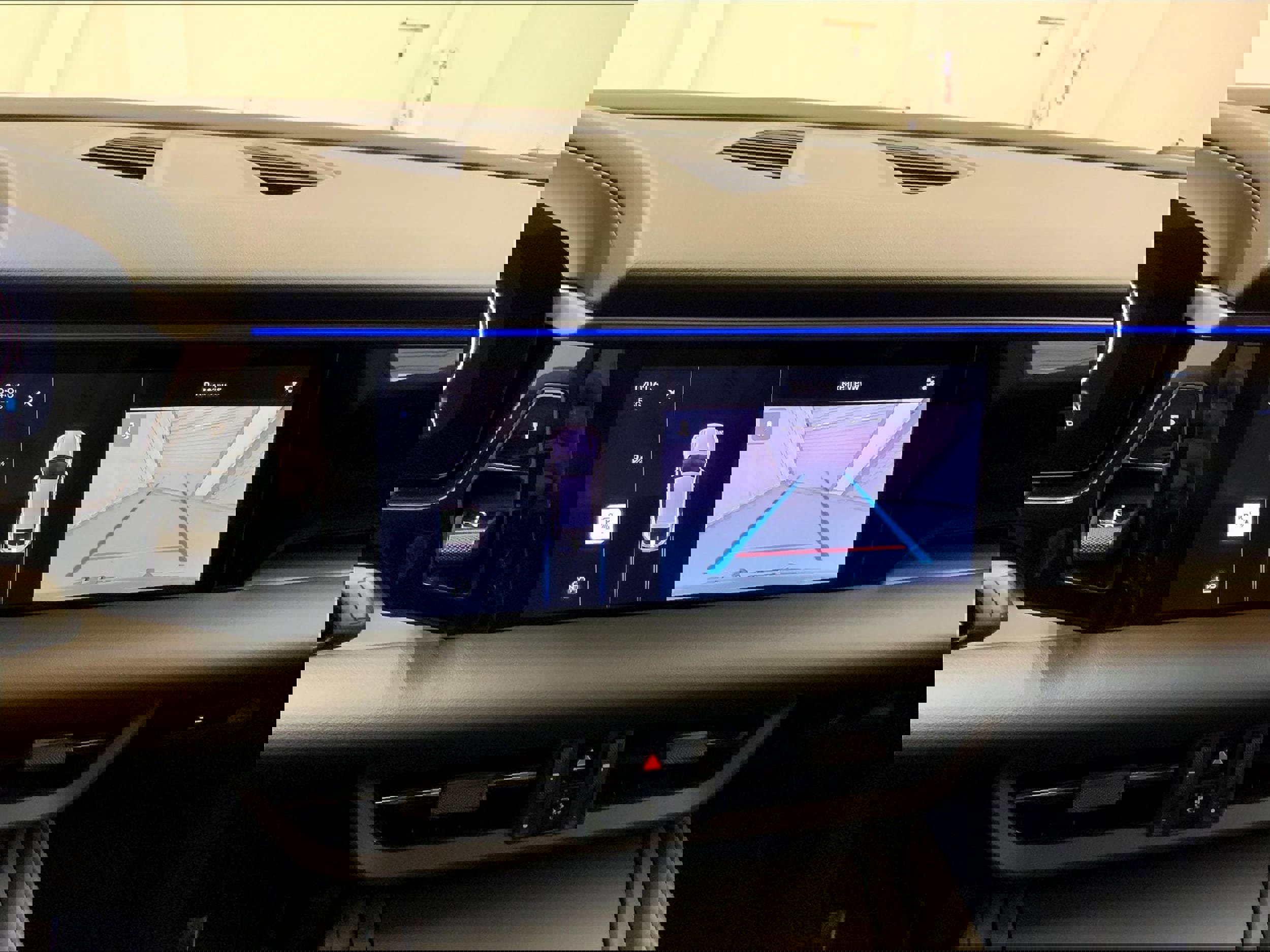 Used 2025 Porsche Macan Electric image 25