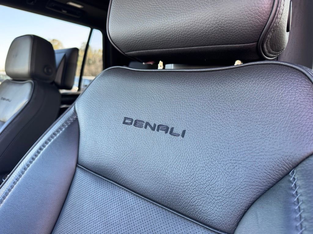 Used 2021 GMC Yukon Denali w/ Denali Ultimate Package image 16