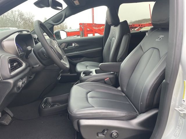 New 2026 Chrysler Pacifica Select w/ S Appearance Package image 8