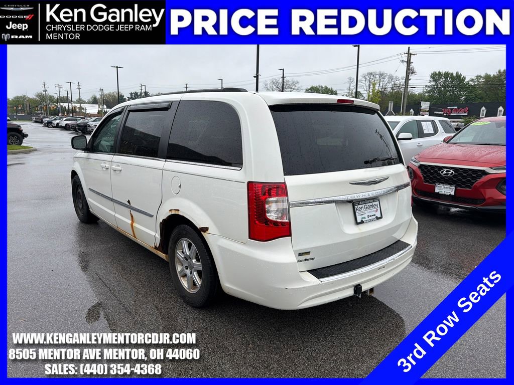 Used 2011 Chrysler Town & Country Touring FWD image 6