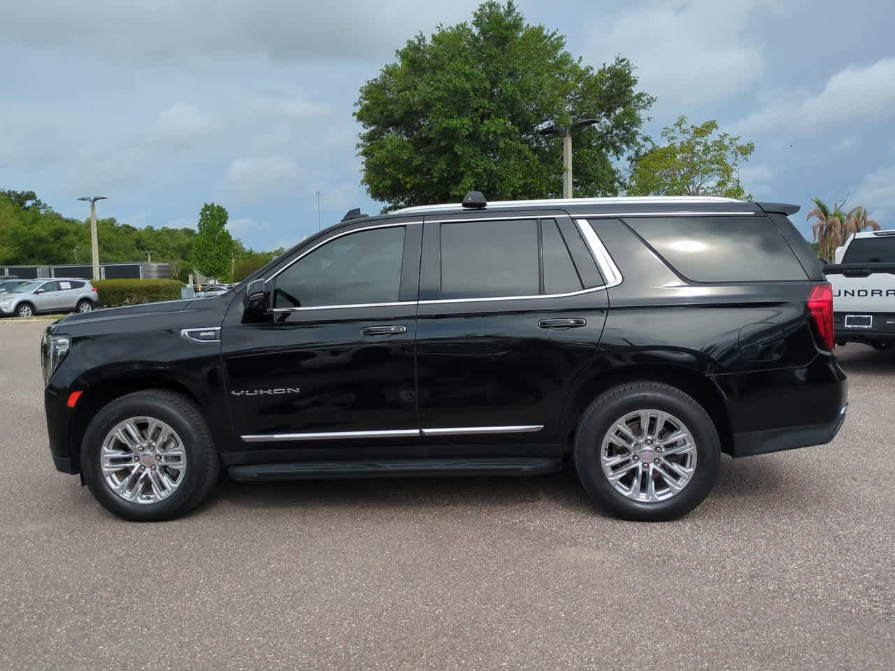 Used 2021 GMC Yukon SLT w/ SLT Premium Package AWD/4WD image 6