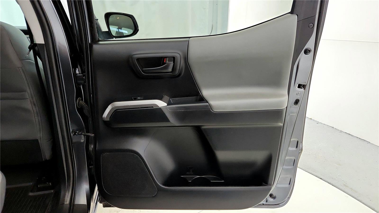 Certified 2023 Toyota Tacoma SR5 w/ Black Out Package (TMS) image 19