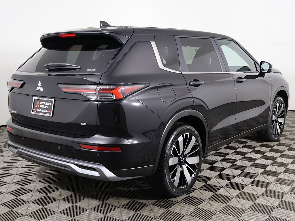 New 2025 Mitsubishi Outlander SE image 13
