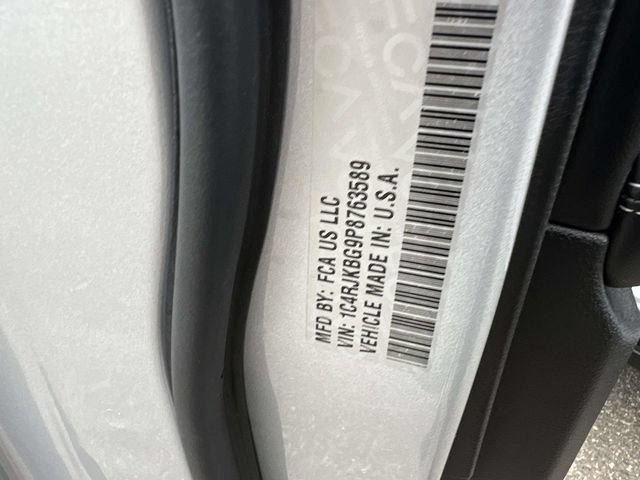 Used 2023 Jeep Grand Cherokee L Limited w/ Luxury Tech Group II AWD/4WD image 21