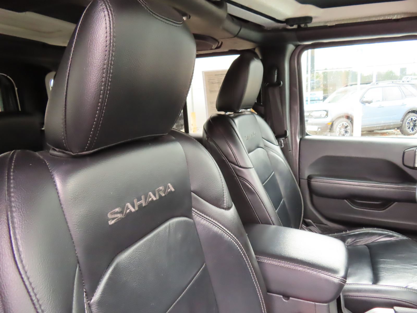 Used 2018 Jeep Wrangler Unlimited Sahara w/ LED Lighting Group image 31