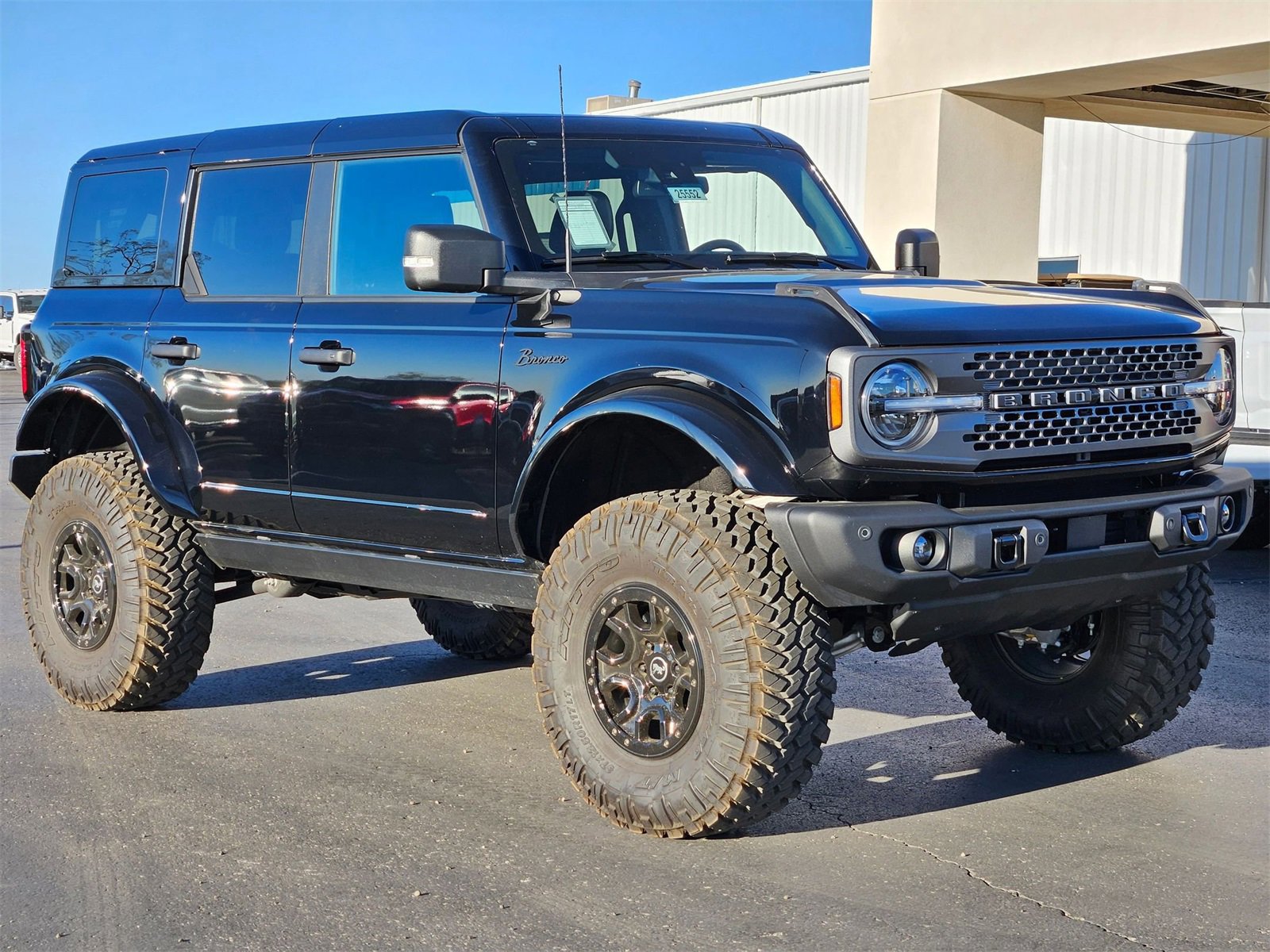New 2025 Ford Bronco Badlands image 3