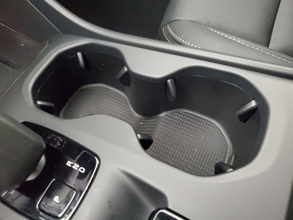 Certified 2026 Volvo XC40 B5 Core w/ Climate Package image 33