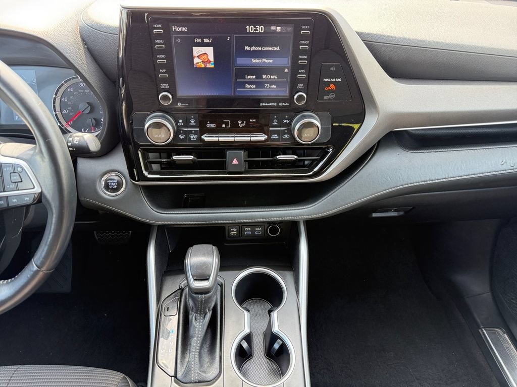 Used 2022 Toyota Highlander LE AWD/4WD image 11
