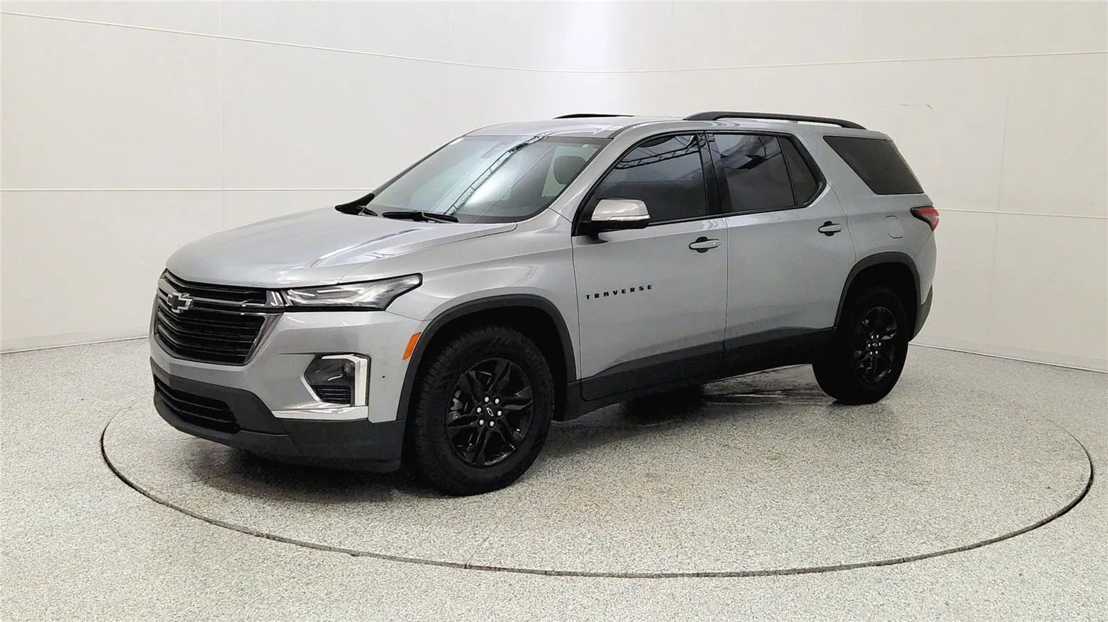 Used 2023 Chevrolet Traverse LT w/ Midnight/Sport Edition image 3