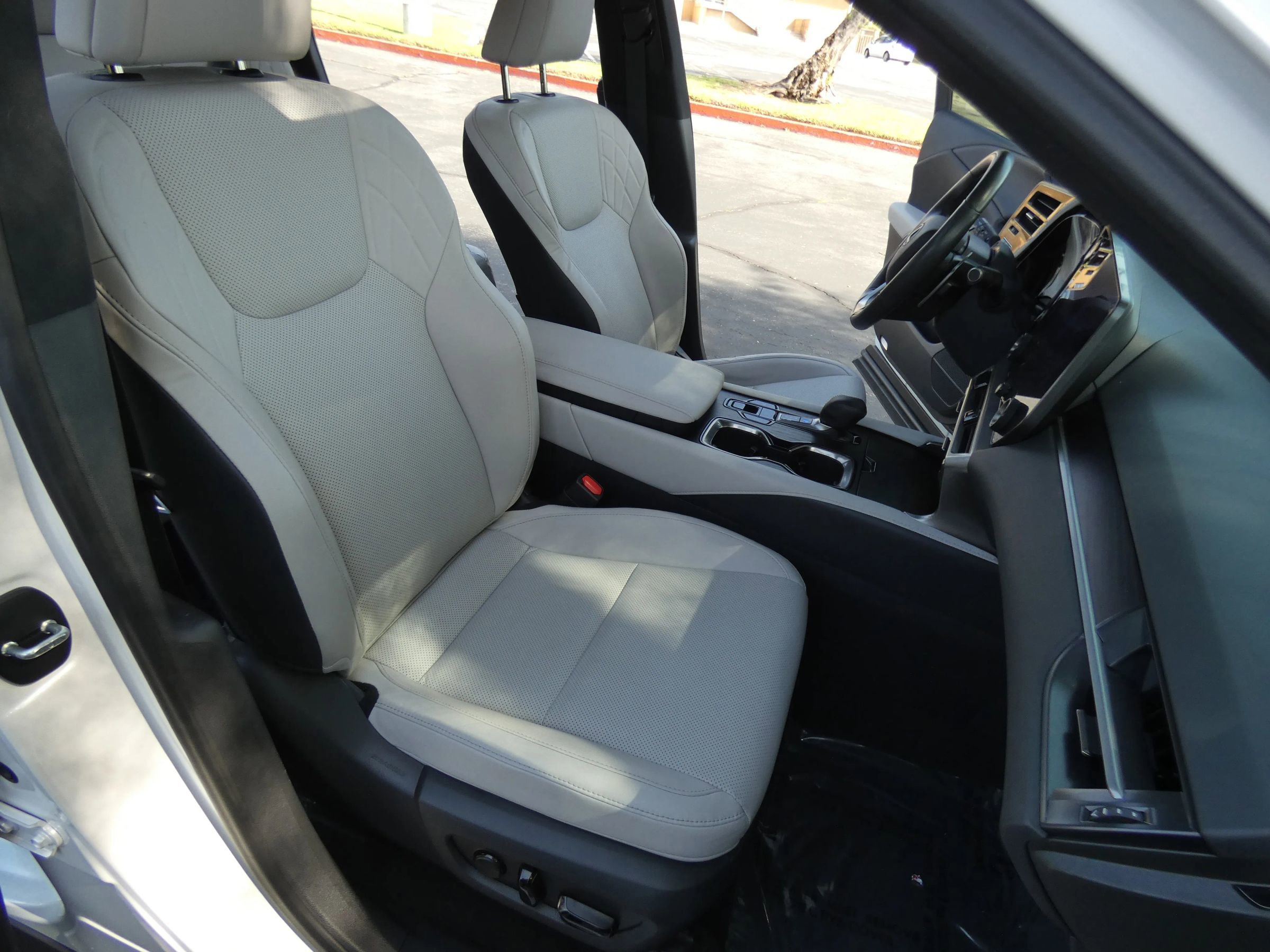 Used 2023 Lexus RX 350 Premium w/ Accessory Package (Z1) image 31