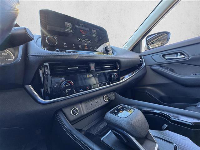 Used 2023 Nissan Rogue SL w/ SL Premium Package image 12