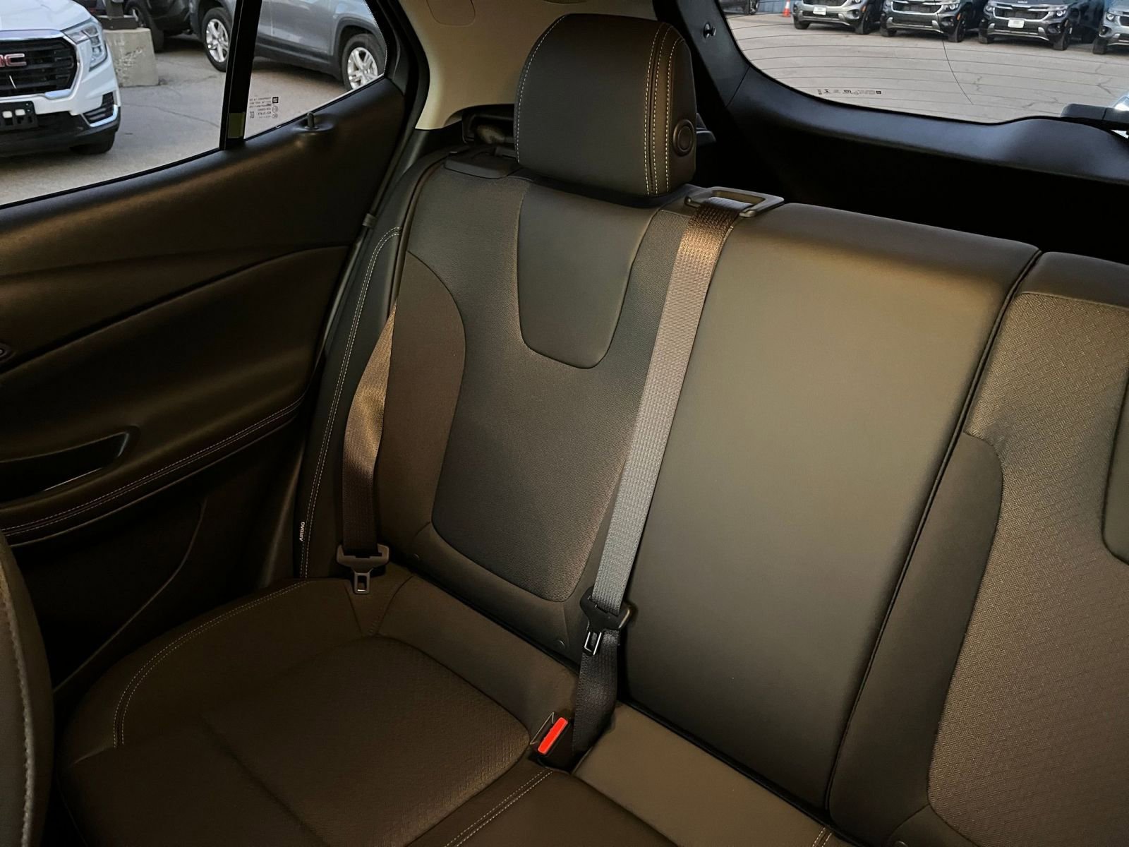 Used 2025 Buick Encore GX Preferred image 38