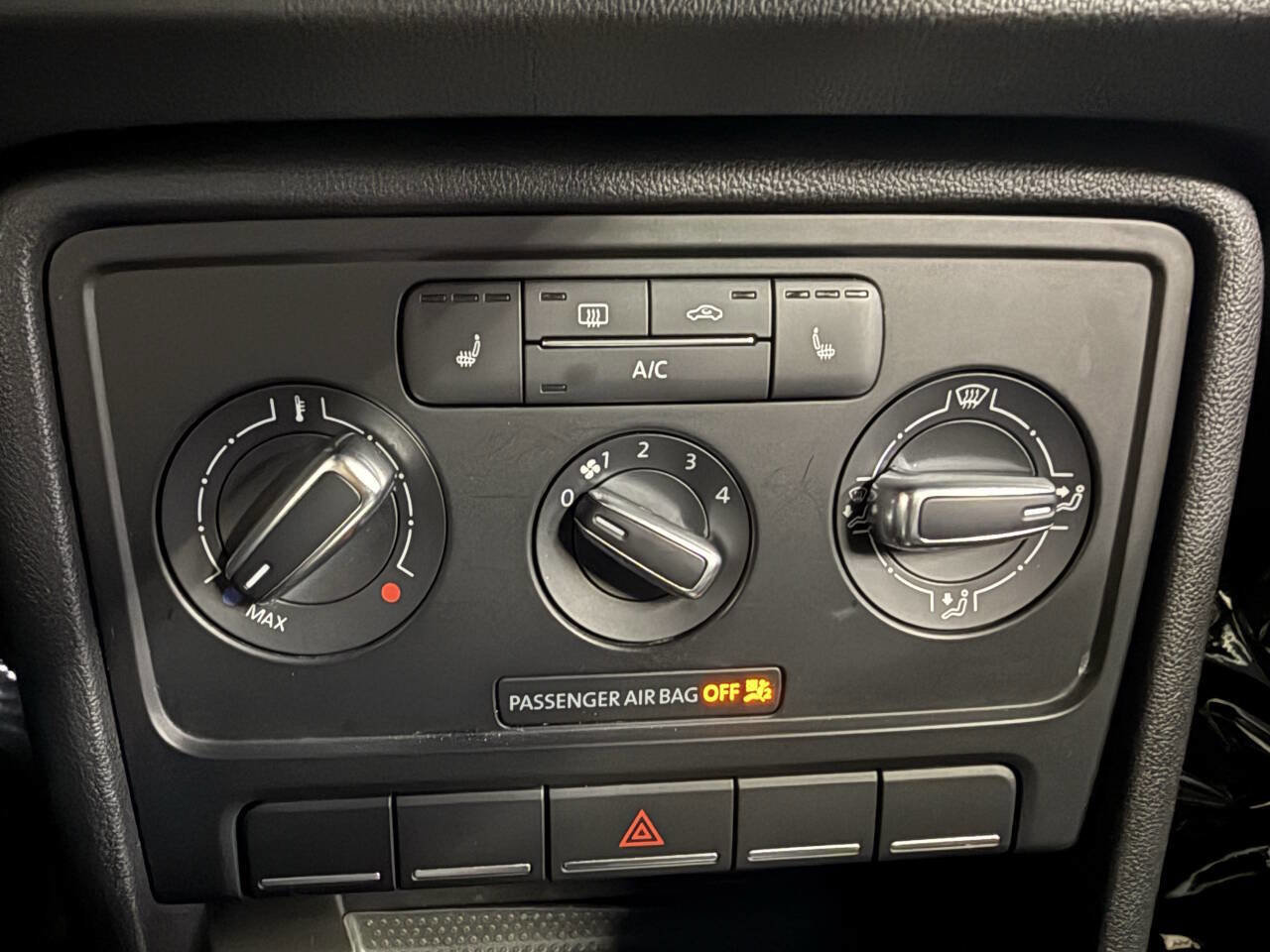 Used 2017 Volkswagen Beetle 1.8T S FWD image 23