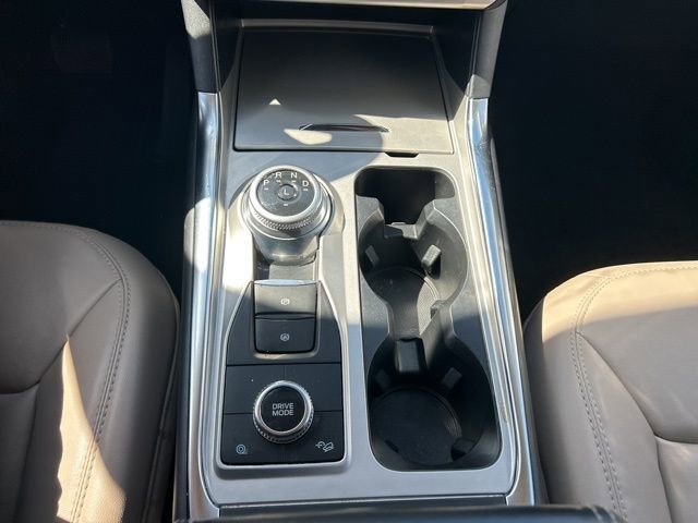 Used 2022 Ford Explorer XLT w/ Equipment Group 202A image 18