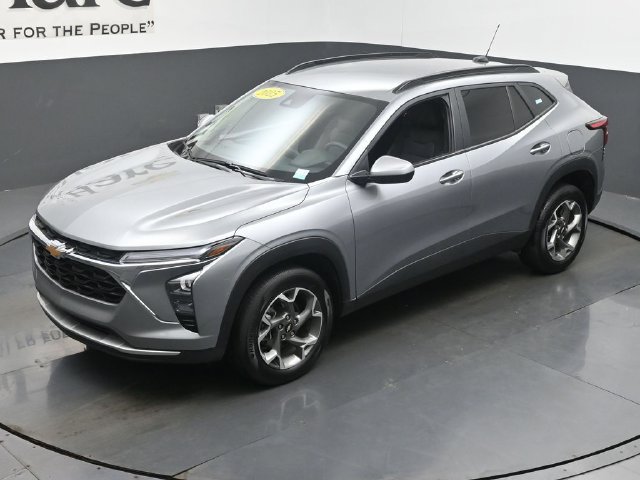 Used 2025 Chevrolet Trax LT FWD image 49