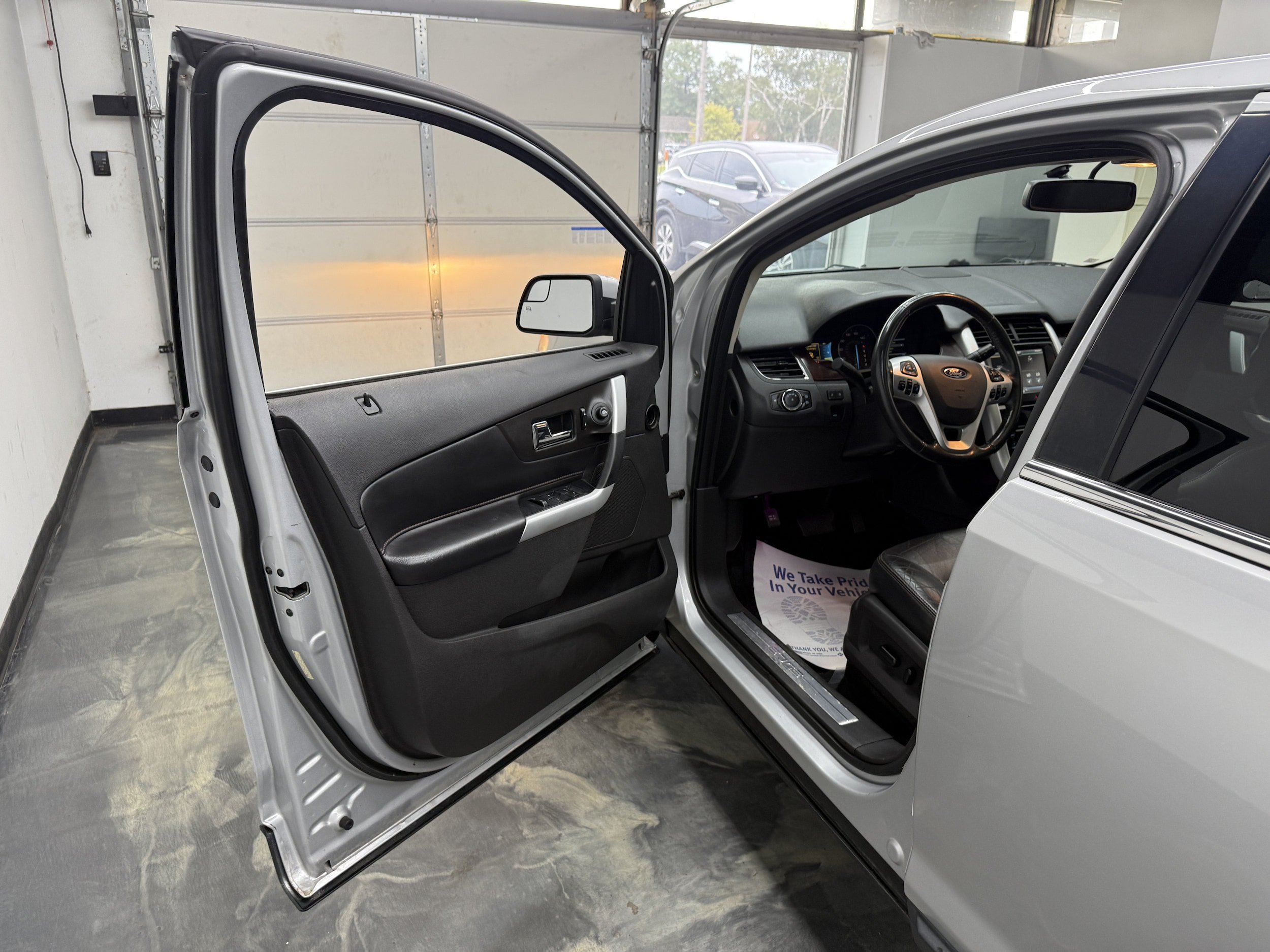 Used 2011 Ford Edge Limited w/ Canadian Touring Pkg AWD/4WD image 8