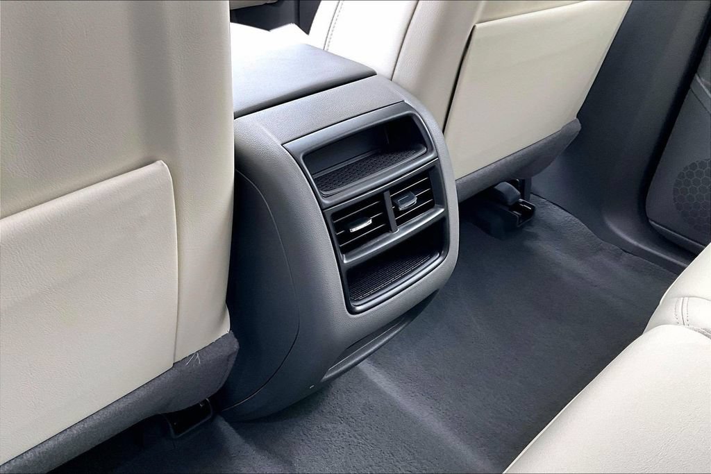 Certified 2025 Cadillac XT5 Premium Luxury FWD image 10